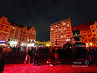 Architektura światła i pamięci. Trzydniowy spektakl video mappingu „Serce Miasta” na wrocławskim Ratuszu Wrocław wroclaw video mapping 20260614 223136-1