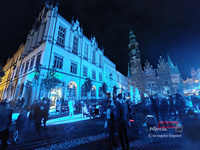 Architektura światła i pamięci. Trzydniowy spektakl video mappingu „Serce Miasta” na wrocławskim Ratuszu Wrocław wroclaw video mapping 20260614 223207-3