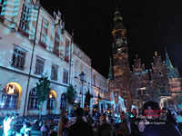 Architektura światła i pamięci. Trzydniowy spektakl video mappingu „Serce Miasta” na wrocławskim Ratuszu Wrocław wroclaw video mapping 20260614 223241-5