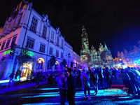 Architektura światła i pamięci. Trzydniowy spektakl video mappingu „Serce Miasta” na wrocławskim Ratuszu Wrocław wroclaw video mapping 20260614 223250-8