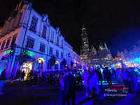 Architektura światła i pamięci. Trzydniowy spektakl video mappingu „Serce Miasta” na wrocławskim Ratuszu Wrocław wroclaw video mapping 20260614 223252-9