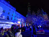 Architektura światła i pamięci. Trzydniowy spektakl video mappingu „Serce Miasta” na wrocławskim Ratuszu Wrocław wroclaw video mapping 20260614 224227-18