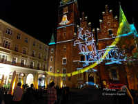 Architektura światła i pamięci. Trzydniowy spektakl video mappingu „Serce Miasta” na wrocławskim Ratuszu Wrocław wroclaw video mapping 20260614 232227-40