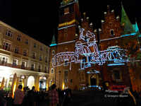 Architektura światła i pamięci. Trzydniowy spektakl video mappingu „Serce Miasta” na wrocławskim Ratuszu Wrocław wroclaw video mapping 20260614 232231-41